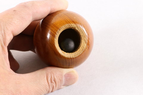蓋は七味入れの中です